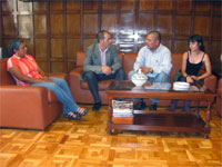 20090922214351-visita-a-la-dpz-de-representantes-del-frente-nacional-contra-el-golpe-de-estado-en-honduras.jpg